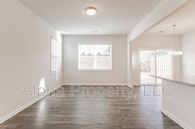 Photo - 15 Apricot Ln