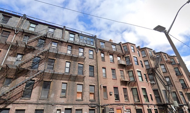Building Photo - 250 Newbury St Unit 2F Rental