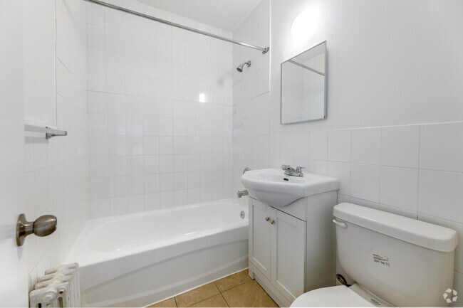 1BR, 1BA - 600SF - Bathroom