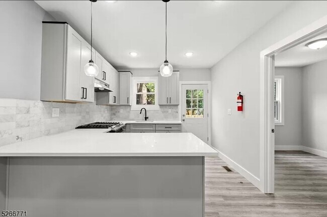 Photo - 654 S 12th St