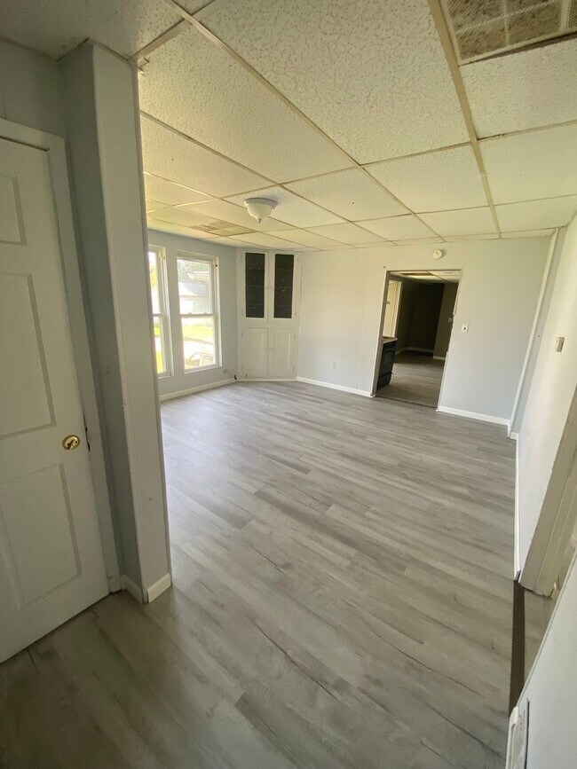 Photo - Light and bright 2BR up near downtown and AHN St. Vincent