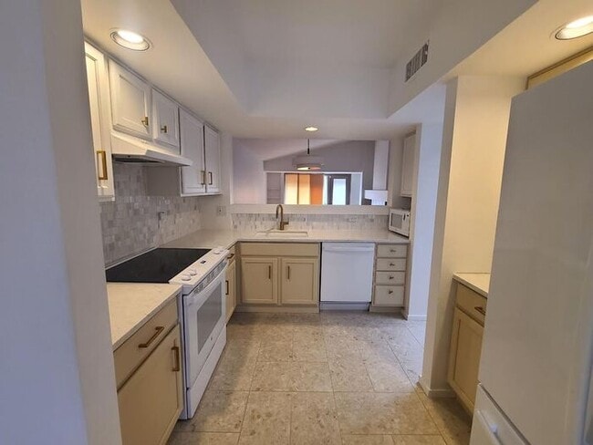 Photo - 3118 E Macenroe Ln