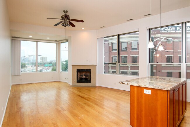 Photo - 1001 N Milwaukee Ave Unidad 202