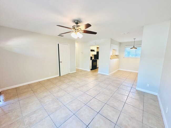 Photo - 186 - 4748SUBN Unit A