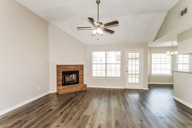 Photo - 7550 Roundleaf Dr