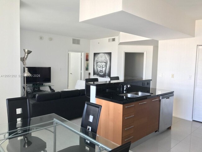 Photo - 253 NE 2nd St Unidad 1202