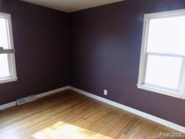 Photo - 2045 Central St