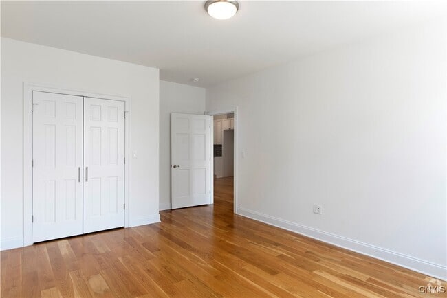 Building Photo - 221 Elizabeth St Rental