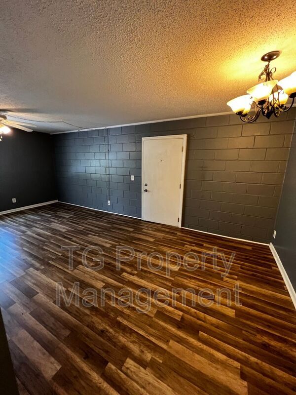 Building Photo - 402 Lower 8th Ave Rental