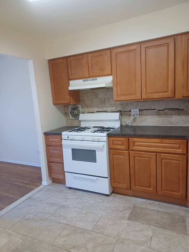 Photo - 156-50-156-78 78th St