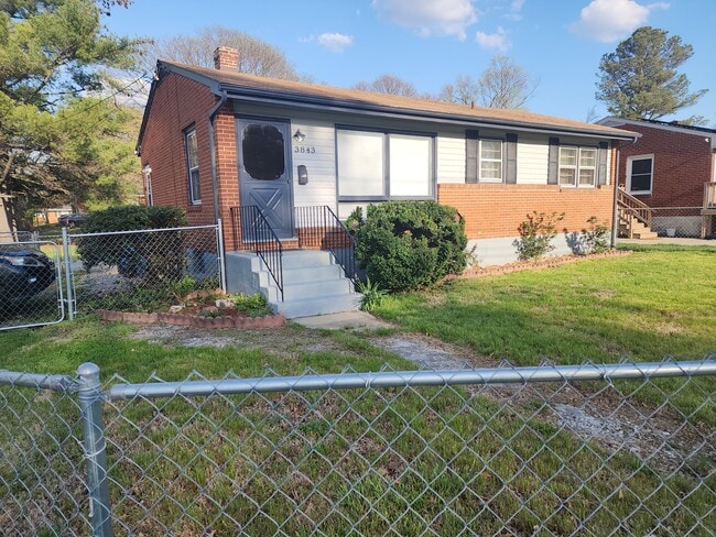 Building Photo - 3843 Plantation Rd NE