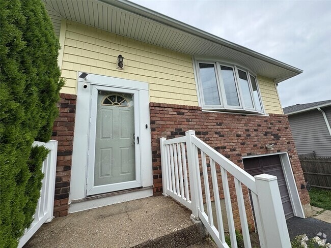 Building Photo - 147 Truxton Rd Rental