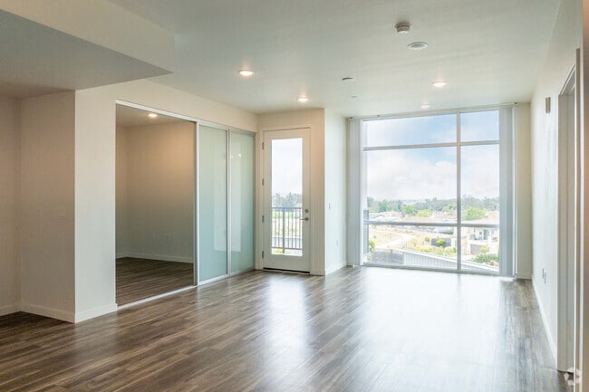 2BR, 2BA - 903SF - Living Room