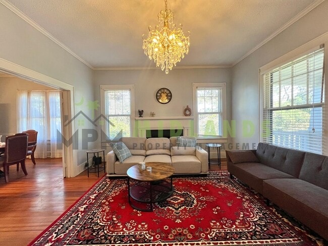 Photo - 2417B Clark Street