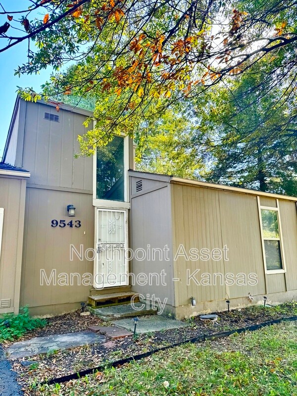 Photo - 9541-9543 Manning Ave