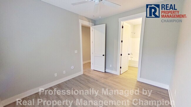 Photo - Bright & Open End Unit Townhome
