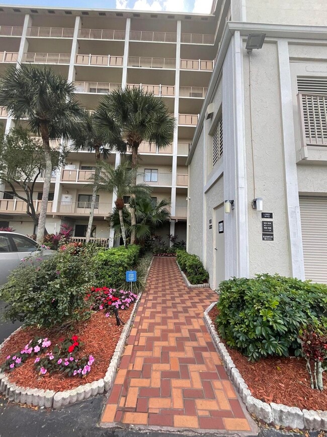 Photo - 14475 Strathmore Ln Unidad 501