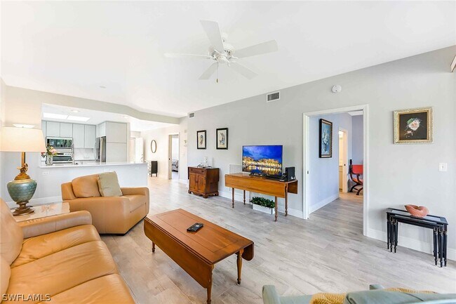 Photo - 651 Wiggins Lake Dr Unidad 102