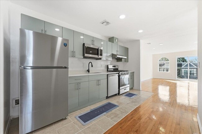 Photo - 624 Bramhall Ave Unit 2