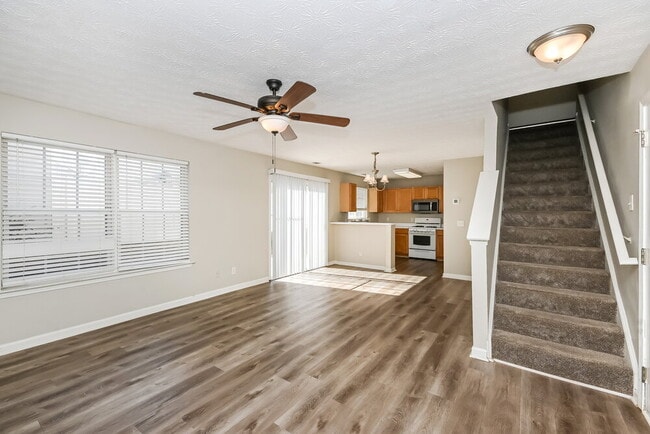 Photo - 542 W Oaks Dr