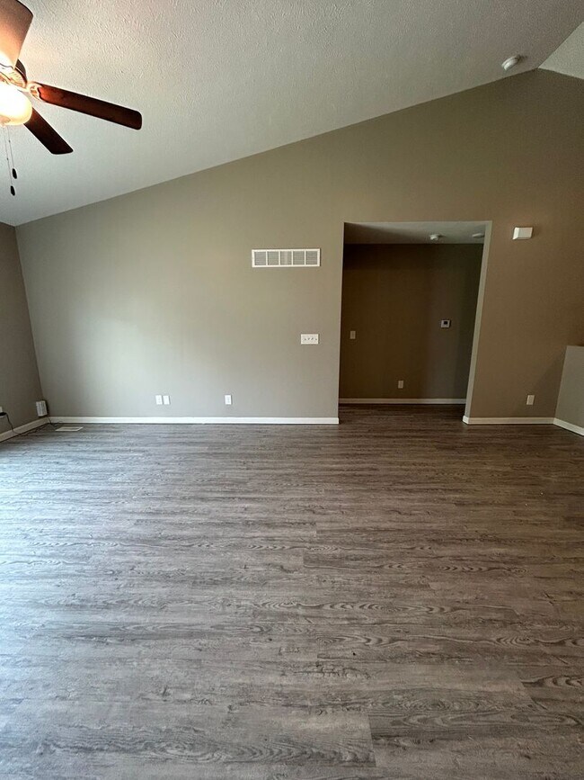 Photo - Spacious 4 Bedroom Duplex Near Village Pointe