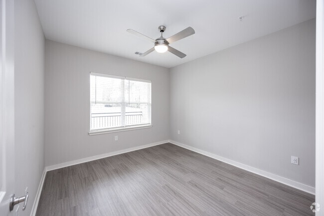 2BR, 2BA - 964SF - Bedroom