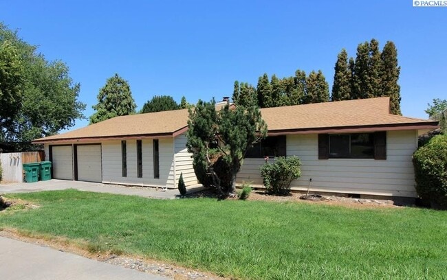 Kennewick 3 Bed/2 Bath Rambler + Bonus Room - Kennewick 3 Bed/2 Bath Rambler + Bonus Room House