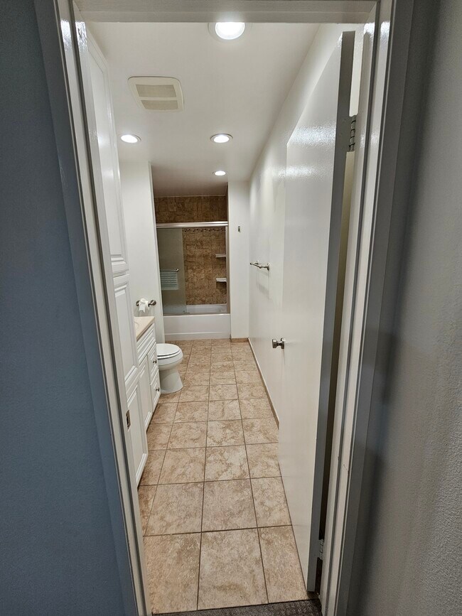 Photo - 400 S Flower St