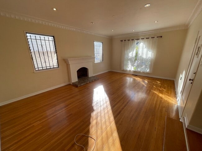 Photo - 1060 S Corning St