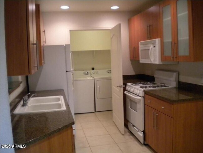 Photo - 6900 E Princess Dr Unidad 2181