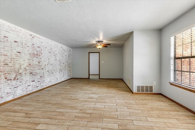 Photo - 2508 NE Turtle Creek Dr