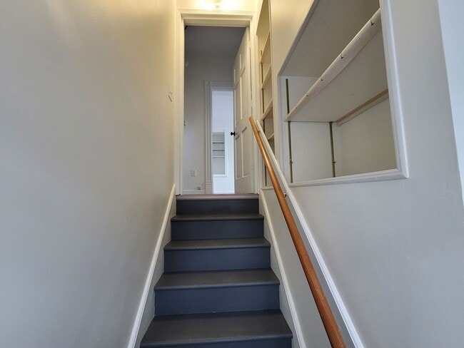 Photo - 510 W 5th St Unidad B Upstairs