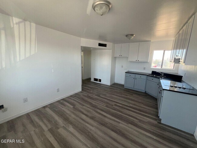 Photo - 530 S Yarbrough Dr Unit 15