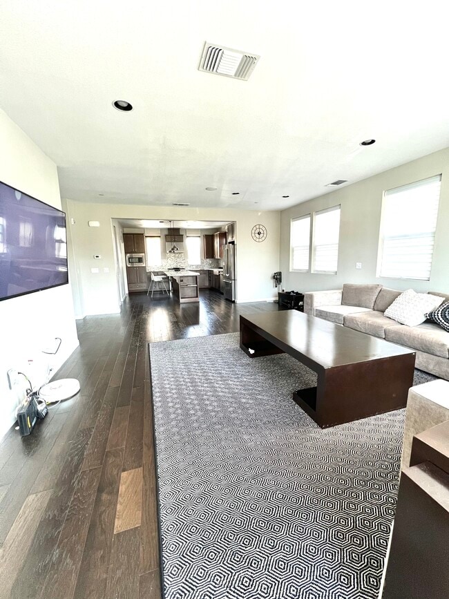 Photo - 215 Burbank St