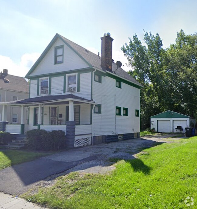 Building Photo - Coming Soon! Section 8 Accepted! Renovatio... Rental