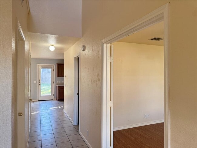 Photo - 1713 Primrose Ln