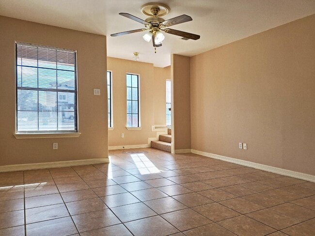 Photo - 1402 W Kiwi Ave Apartment