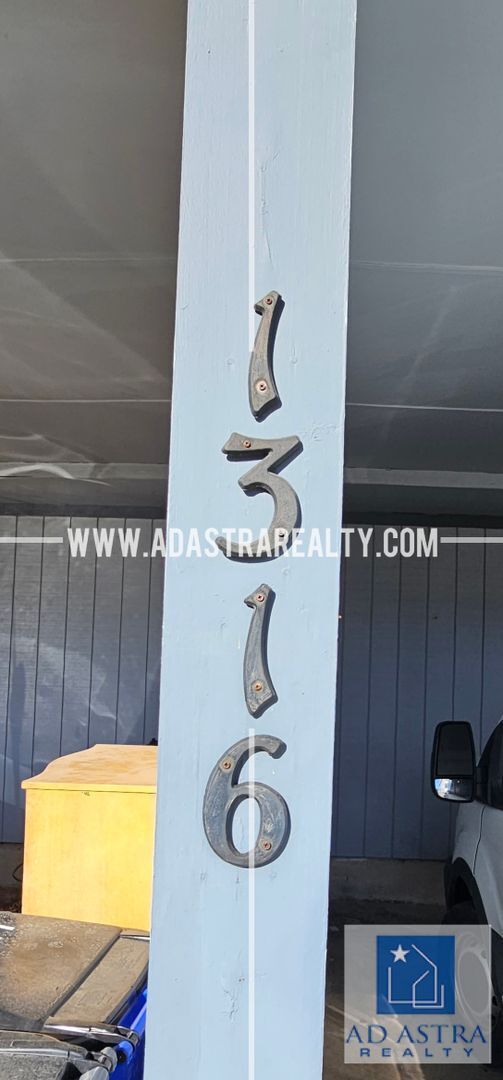 Photo - Nice 3 bed 1.5 bath townhouse in Olathe-Co...