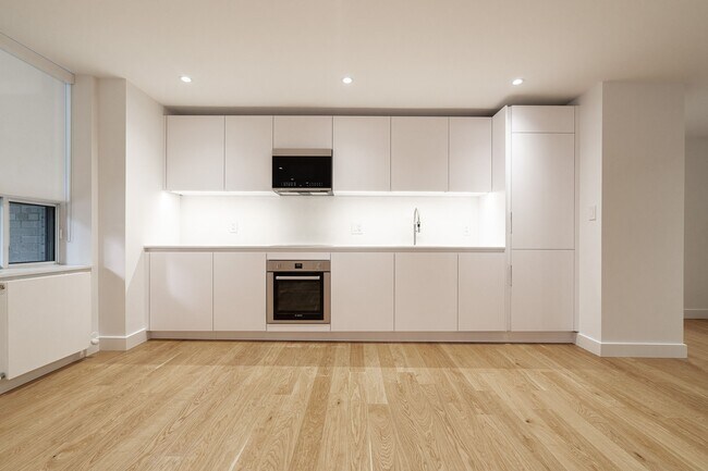 Photo - 755 Avenue Rd