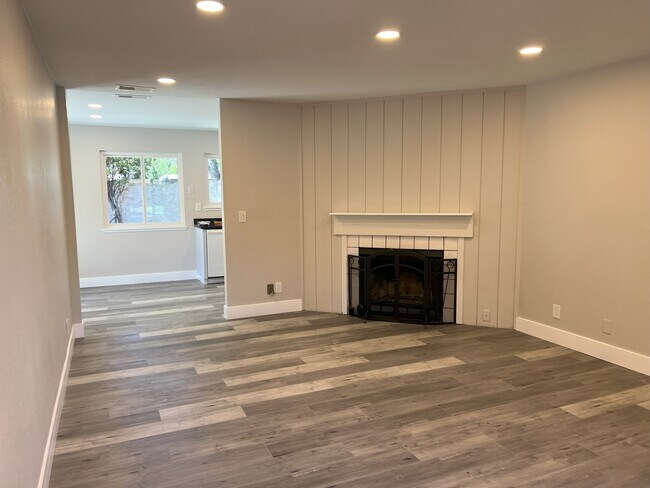 Sala de estar - 5181 Oxbow Ct