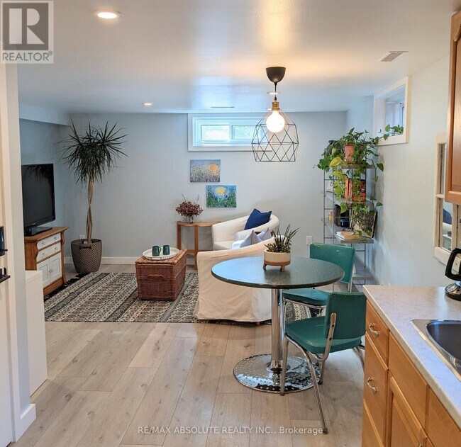 Photo - 836 Quinlan Rd