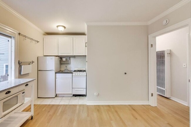 Building Photo - 22 Yosemite Ave Rental