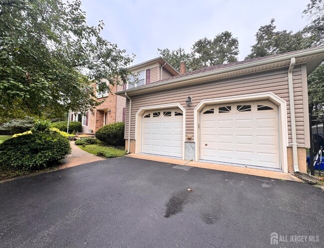 24 Poplar Ave