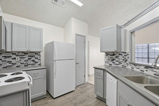 Photo - 6315 Forest Village