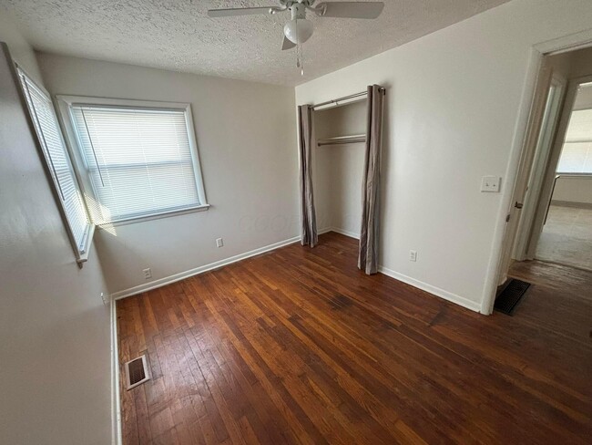 Photo - 1573 Courtright Rd