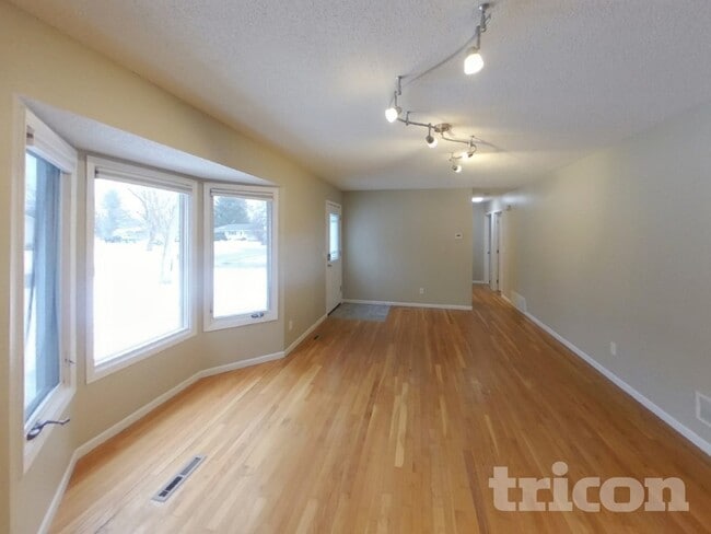 Photo - 6680 168th St W