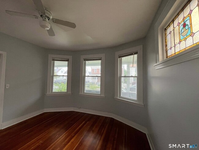 Photo - 415 Willow St
