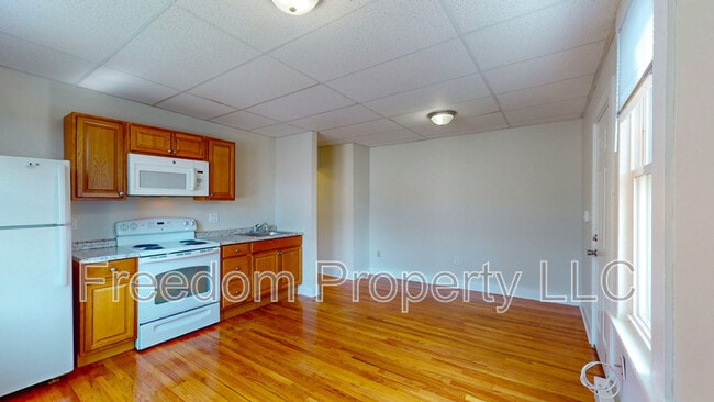 Photo - 242 N Main St