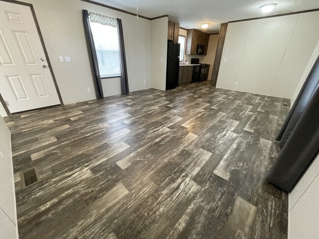 Photo - 16035 Villaire Ave