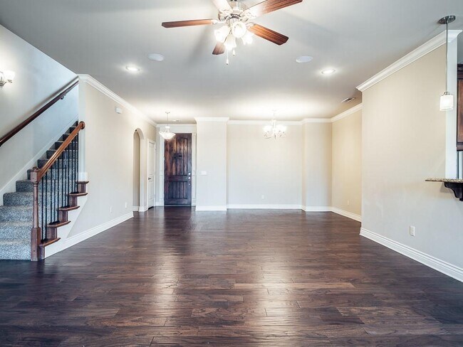 Photo - 806 SW Caprington St